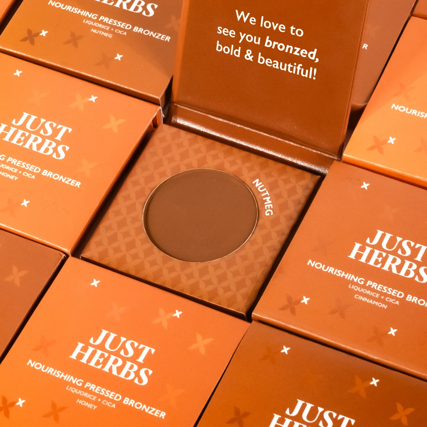 Nourishing Pressed Bronzer with Liquorice and Cica - Image 9